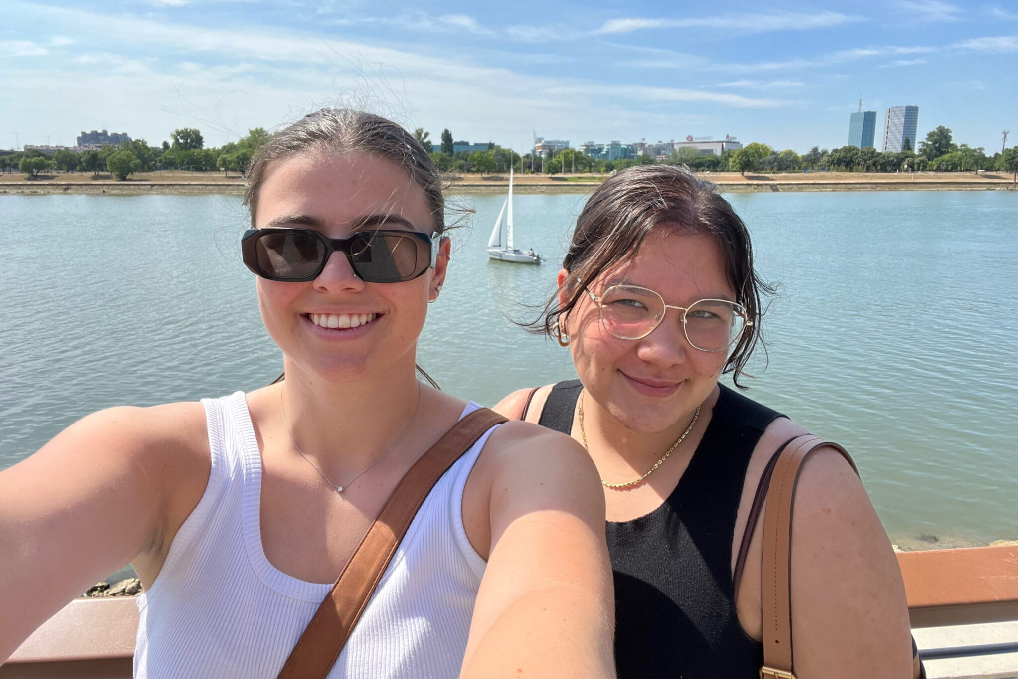 Tara i Sofija žive u Australiji i otkrivaju svoje iskustvo sa HPV vakcinom
